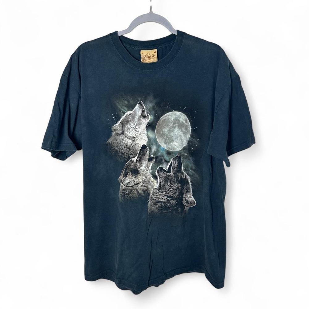 The Mountain Wolf Howling at the Moon Graphic T-Shirt